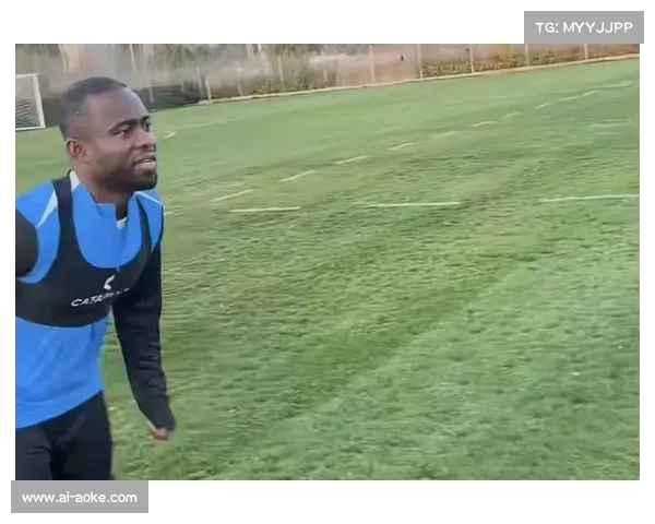 阿奇姆彭传射建功不减当年 英博老将延续高效表现